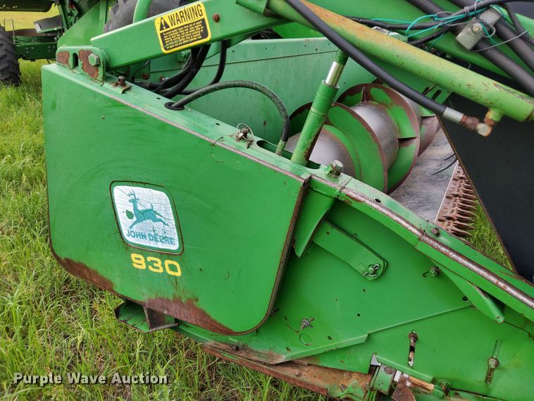 image for item DN6822 1992 John Deere 930  rigid head