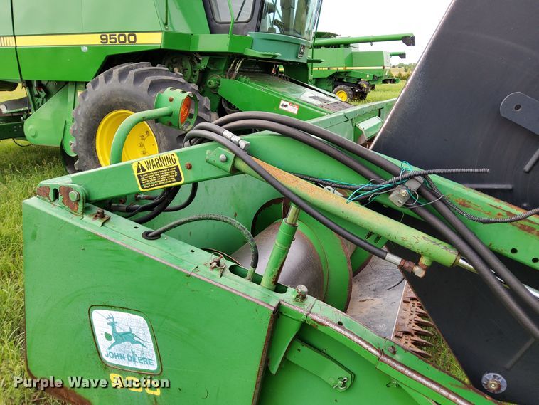 image for item DN6822 1992 John Deere 930  rigid head