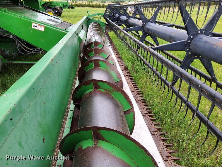 image for item DN6822 1992 John Deere 930  rigid head