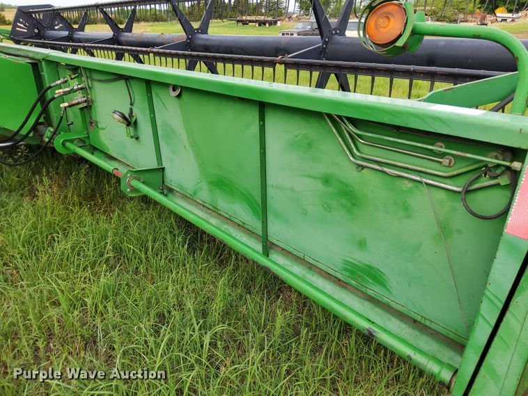 image for item DN6822 1992 John Deere 930  rigid head