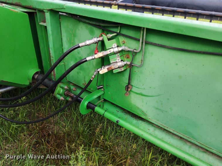 image for item DN6822 1992 John Deere 930  rigid head