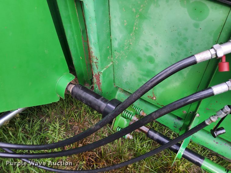 image for item DN6822 1992 John Deere 930  rigid head