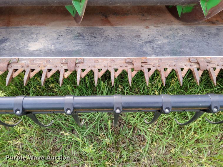 image for item DN6822 1992 John Deere 930  rigid head