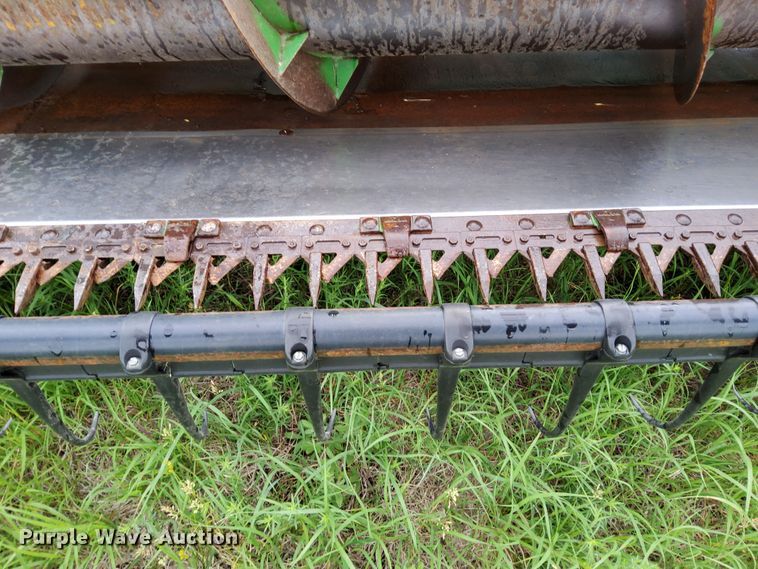 image for item DN6822 1992 John Deere 930  rigid head