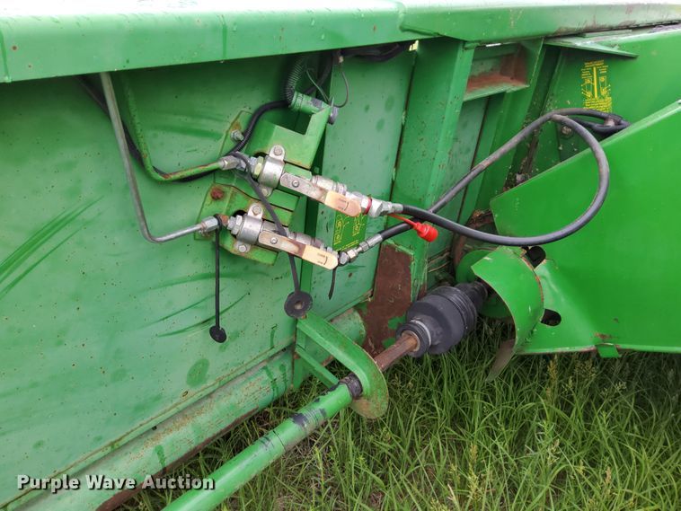 image for item DN6822 1992 John Deere 930  rigid head