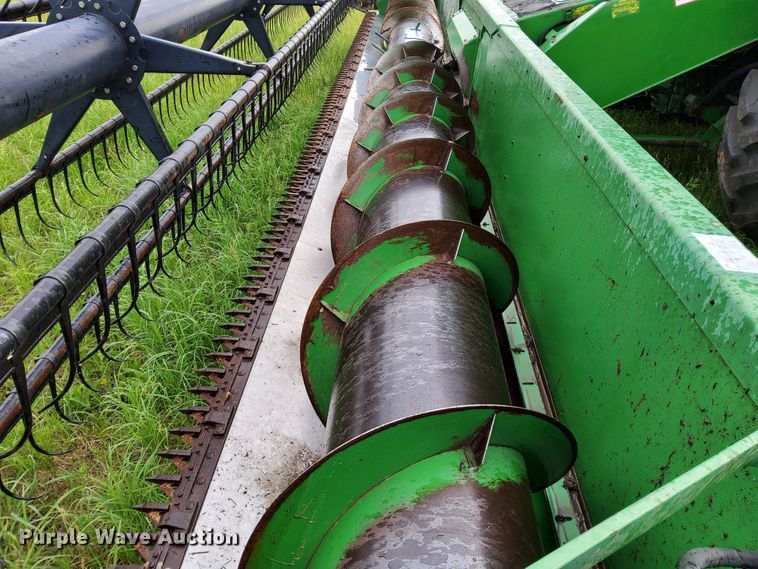 image for item DN6822 1992 John Deere 930  rigid head