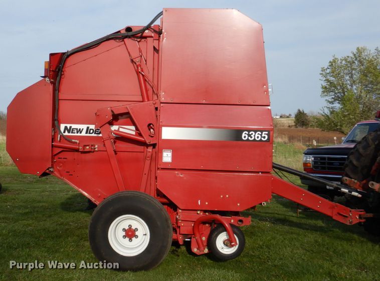 image for item DN7363 2002 New Idea 6365  round baler