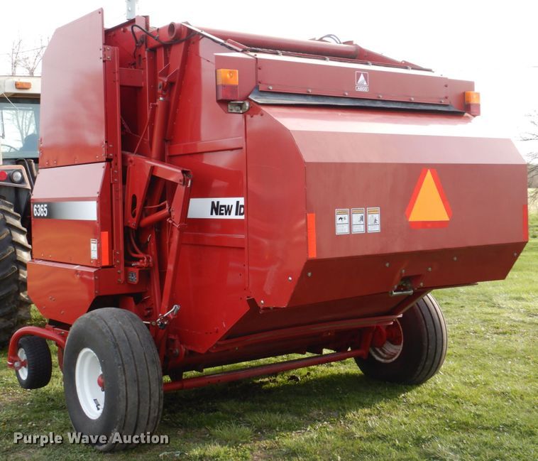 image for item DN7363 2002 New Idea 6365  round baler