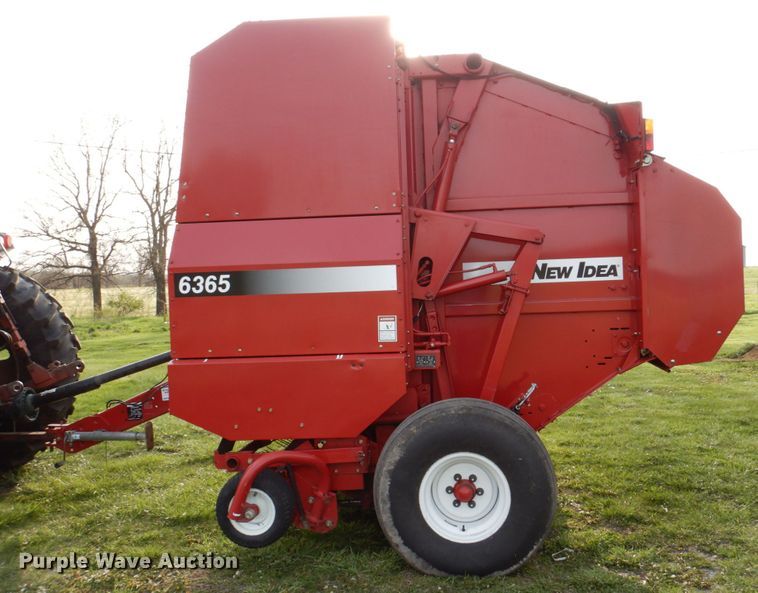image for item DN7363 2002 New Idea 6365  round baler
