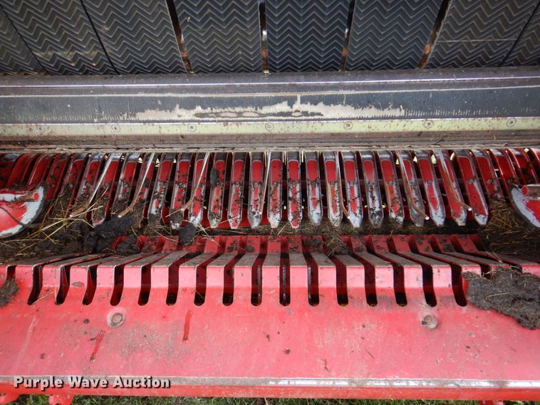 image for item DN7363 2002 New Idea 6365  round baler