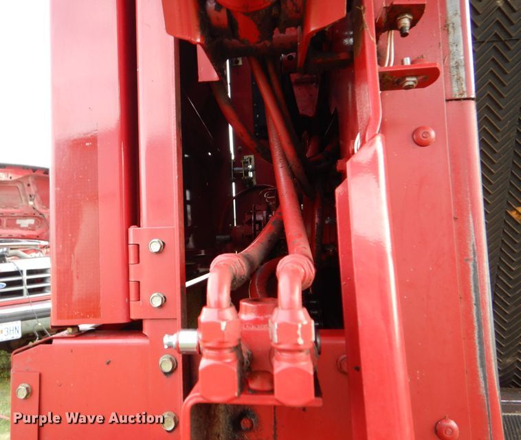 image for item DN7363 2002 New Idea 6365  round baler