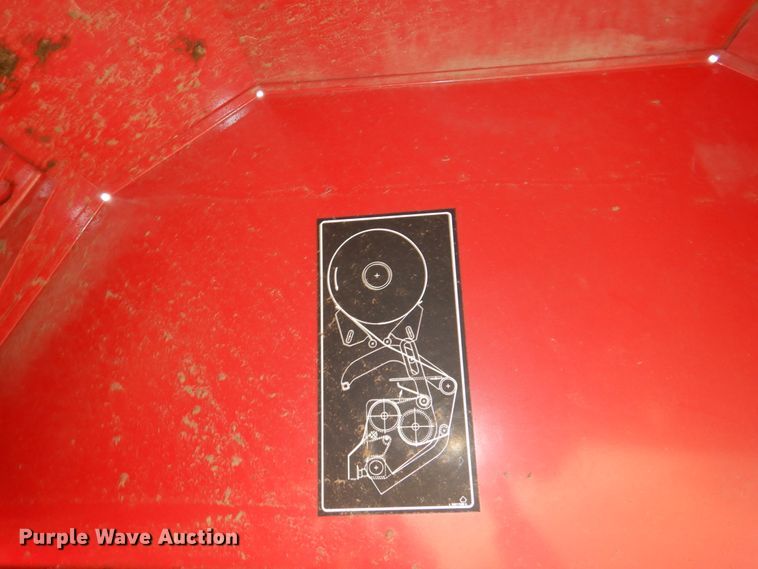 image for item DN7363 2002 New Idea 6365  round baler