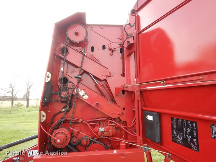image for item DN7363 2002 New Idea 6365  round baler