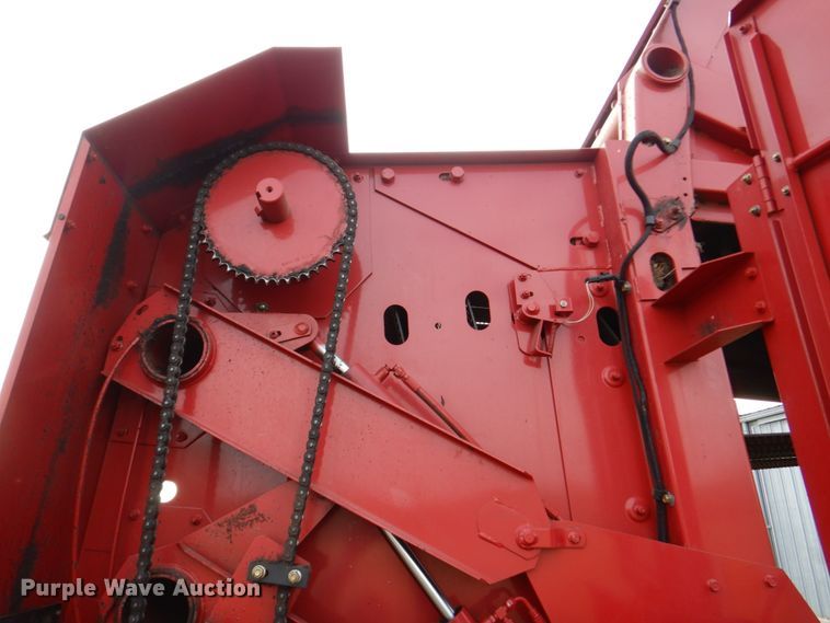 image for item DN7363 2002 New Idea 6365  round baler