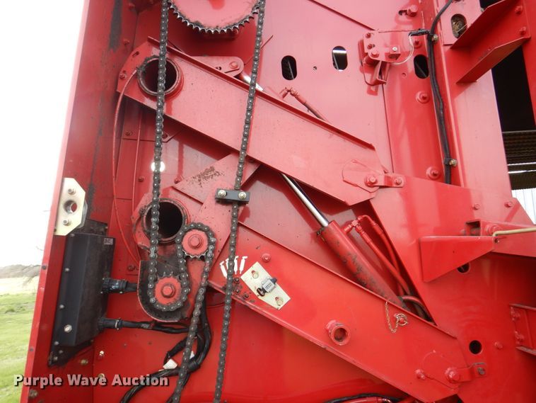 image for item DN7363 2002 New Idea 6365  round baler