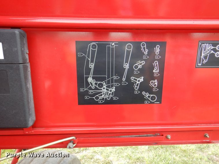 image for item DN7363 2002 New Idea 6365  round baler