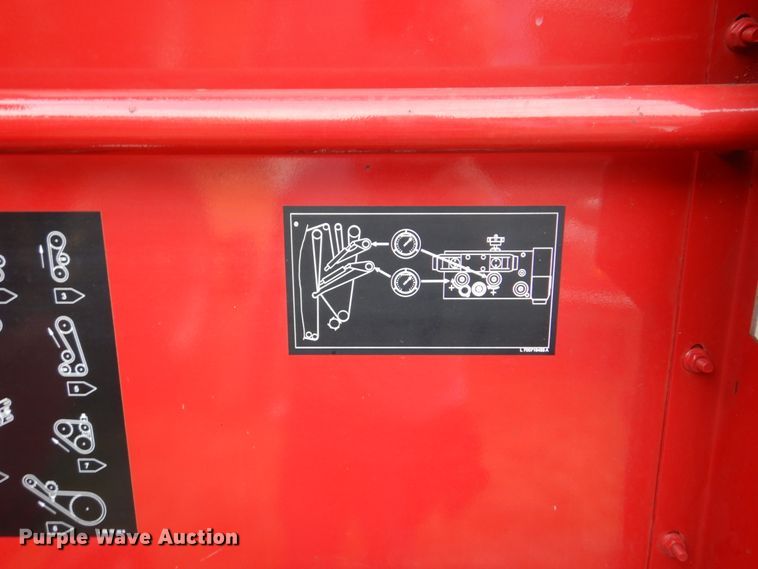 image for item DN7363 2002 New Idea 6365  round baler