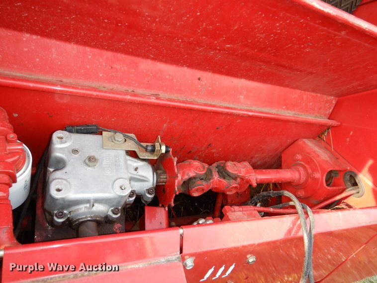 image for item DN7363 2002 New Idea 6365  round baler