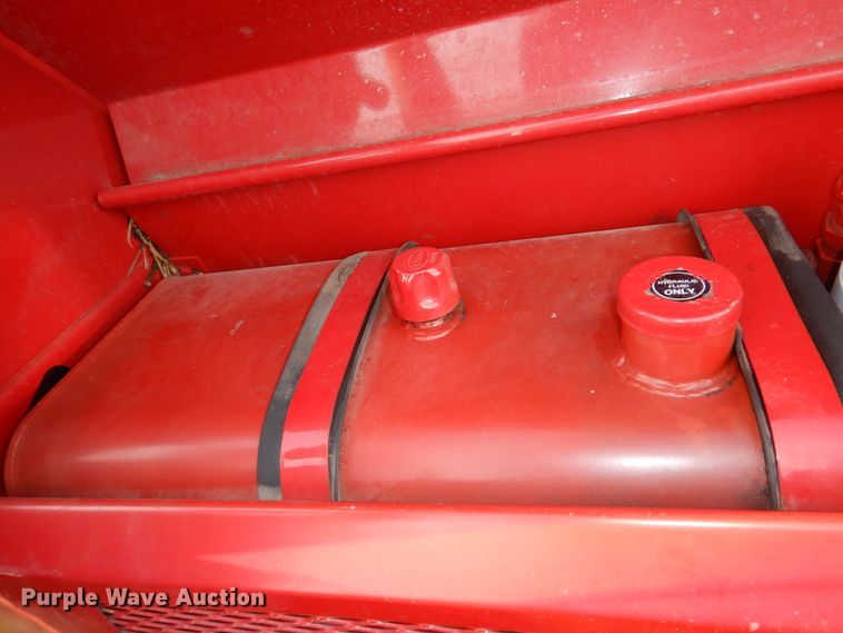 image for item DN7363 2002 New Idea 6365  round baler