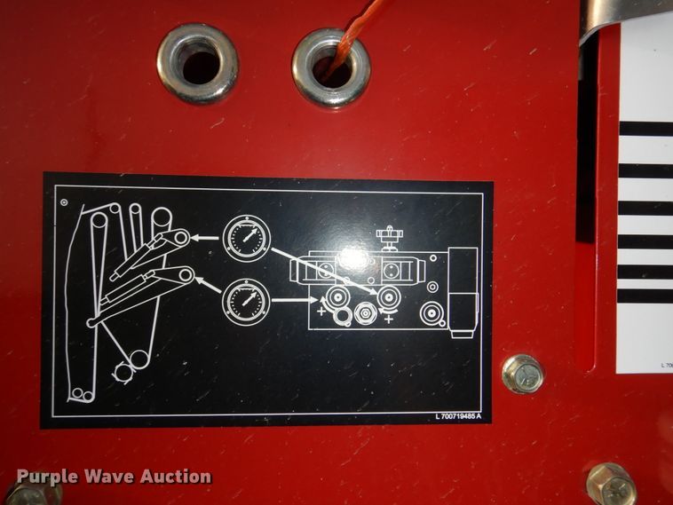 image for item DN7363 2002 New Idea 6365  round baler