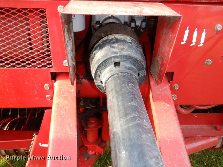 image for item DN7363 2002 New Idea 6365  round baler