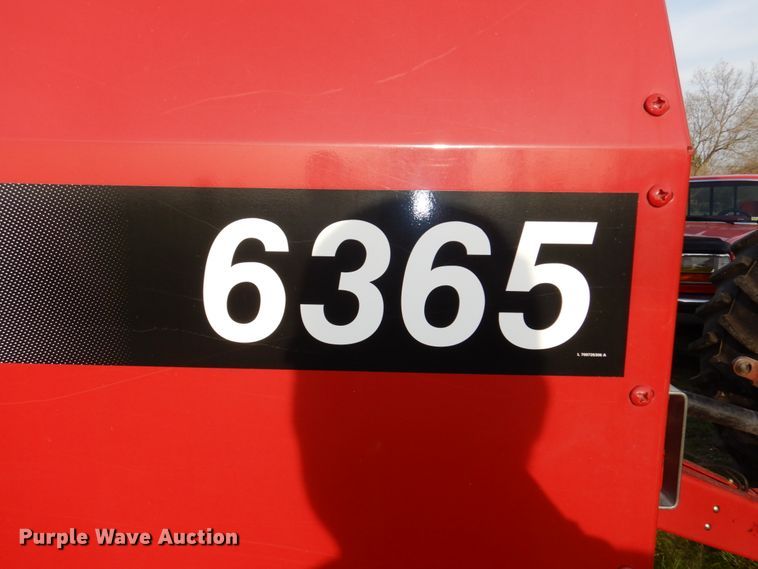 image for item DN7363 2002 New Idea 6365  round baler