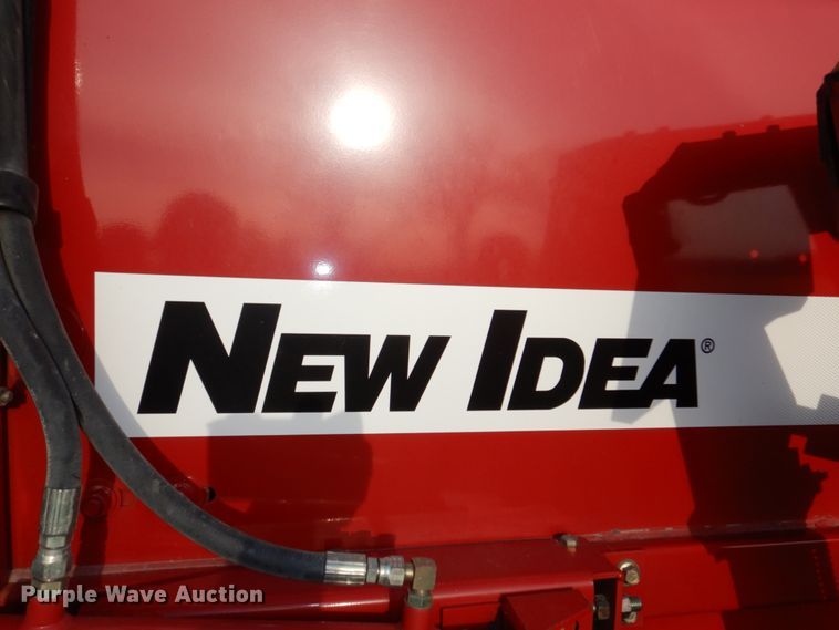 image for item DN7363 2002 New Idea 6365  round baler