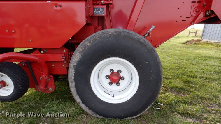 image for item DN7363 2002 New Idea 6365  round baler