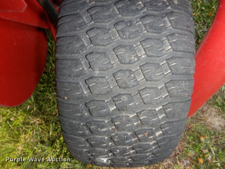 image for item DN7363 2002 New Idea 6365  round baler