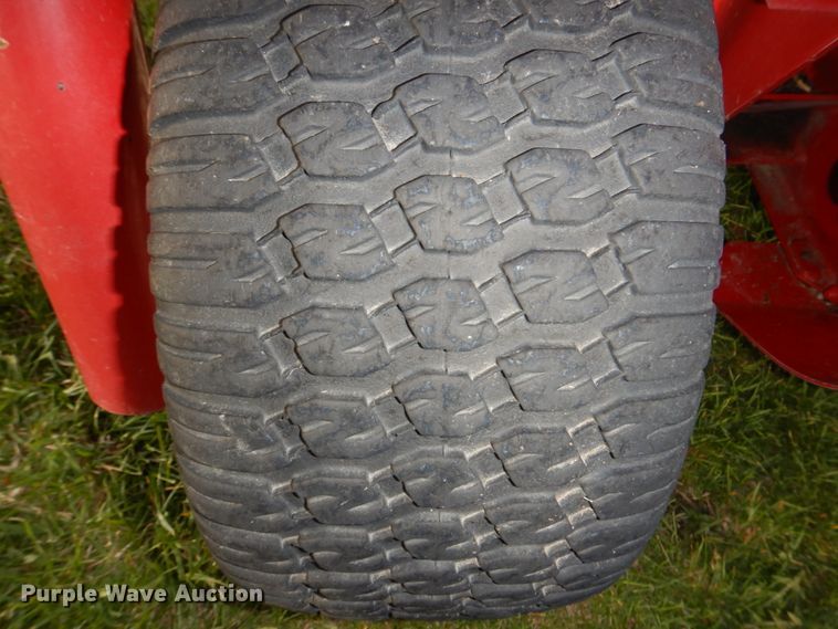 image for item DN7363 2002 New Idea 6365  round baler