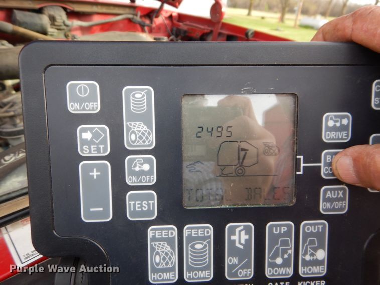 image for item DN7363 2002 New Idea 6365  round baler