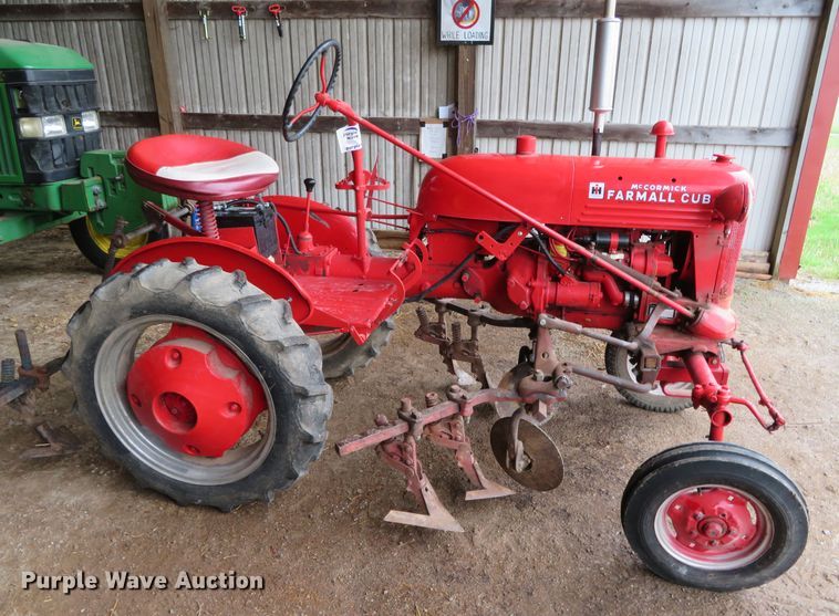 image for item DN7977 International F-Cub  tractor