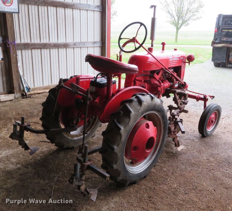 image for item DN7977 International F-Cub  tractor