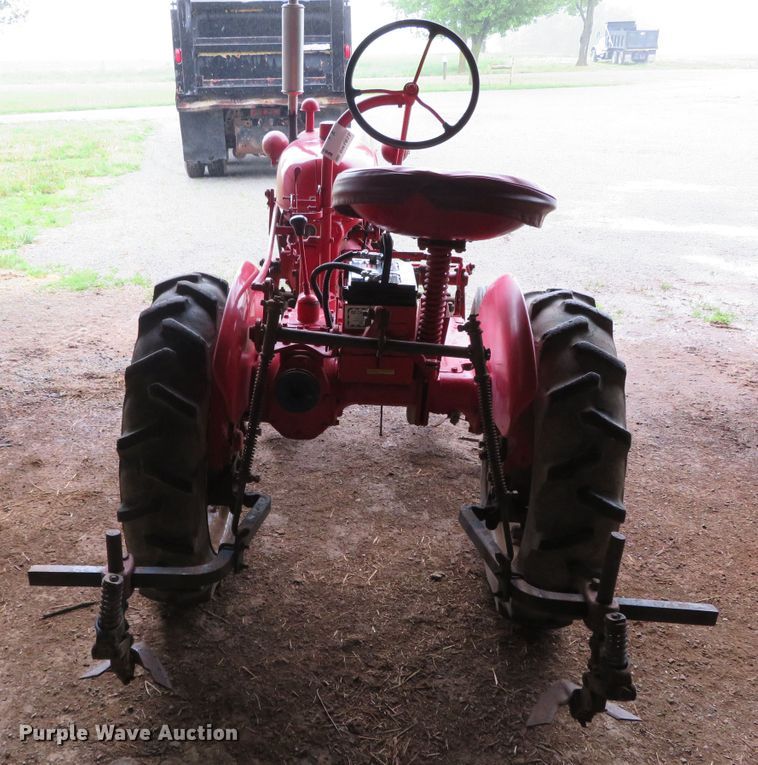 image for item DN7977 International F-Cub  tractor