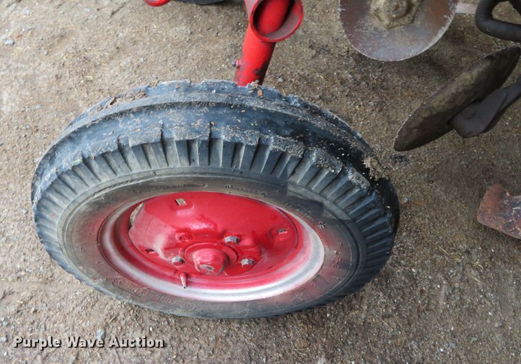 image for item DN7977 International F-Cub  tractor