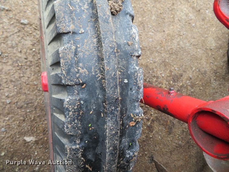 image for item DN7977 International F-Cub  tractor