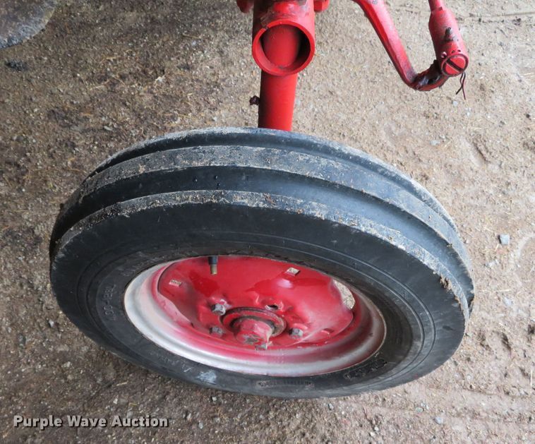 image for item DN7977 International F-Cub  tractor