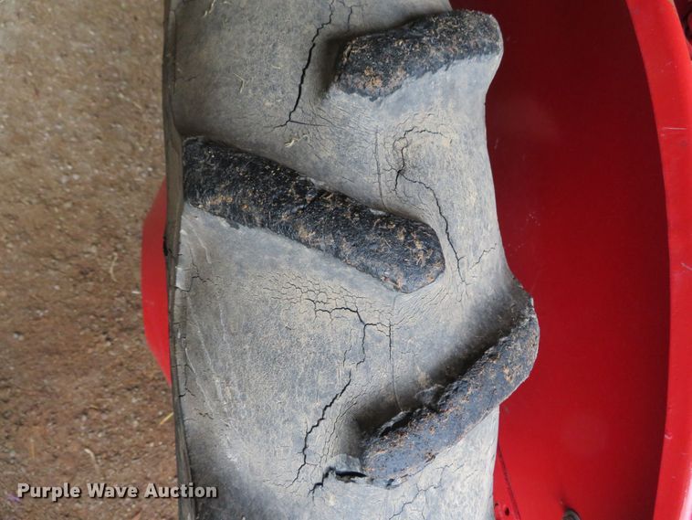 image for item DN7977 International F-Cub  tractor