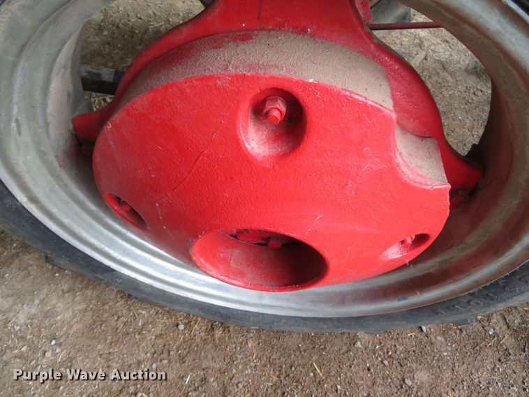 image for item DN7977 International F-Cub  tractor