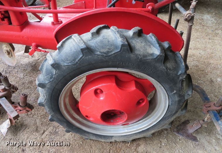 image for item DN7977 International F-Cub  tractor