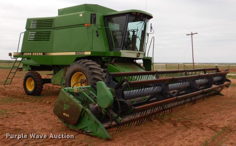 image for item DP3991 1993 John Deere 9600  combine