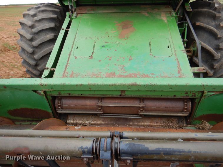 image for item DP3991 1993 John Deere 9600  combine