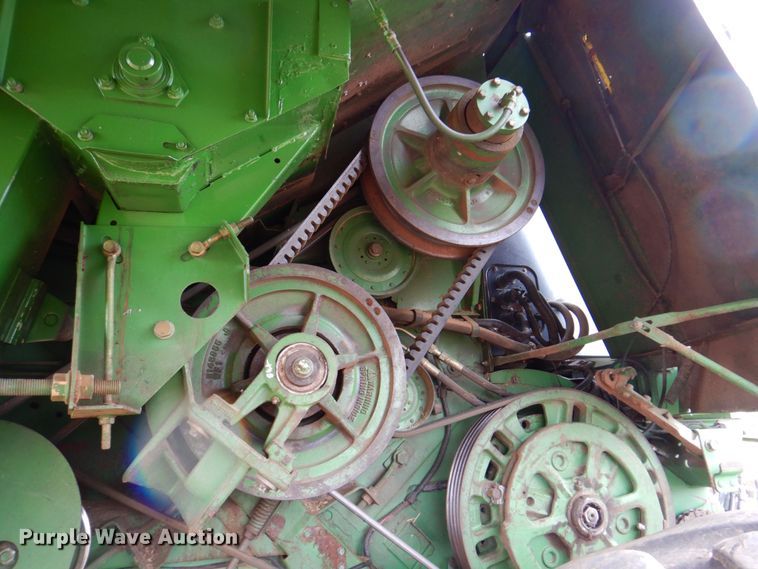 image for item DP3991 1993 John Deere 9600  combine