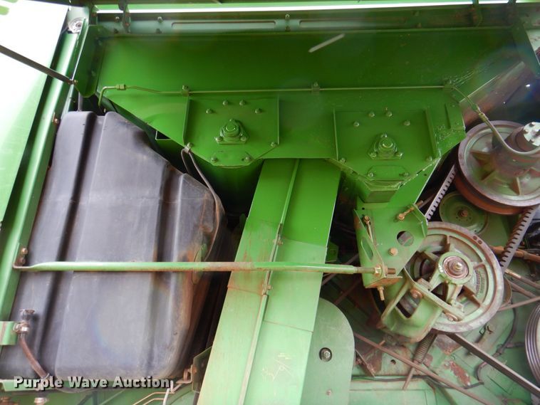 image for item DP3991 1993 John Deere 9600  combine