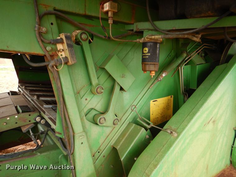 image for item DP3991 1993 John Deere 9600  combine