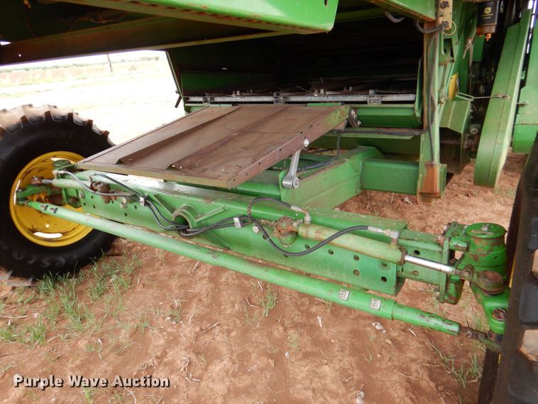 image for item DP3991 1993 John Deere 9600  combine