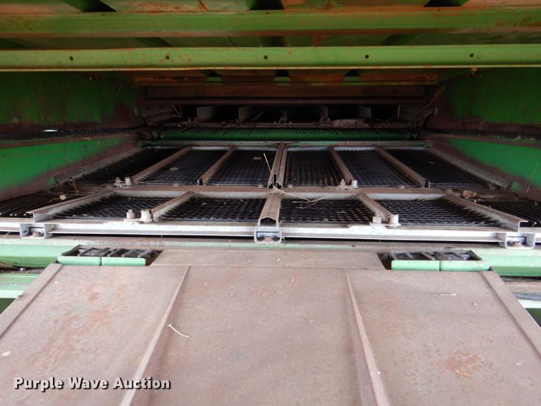 image for item DP3991 1993 John Deere 9600  combine