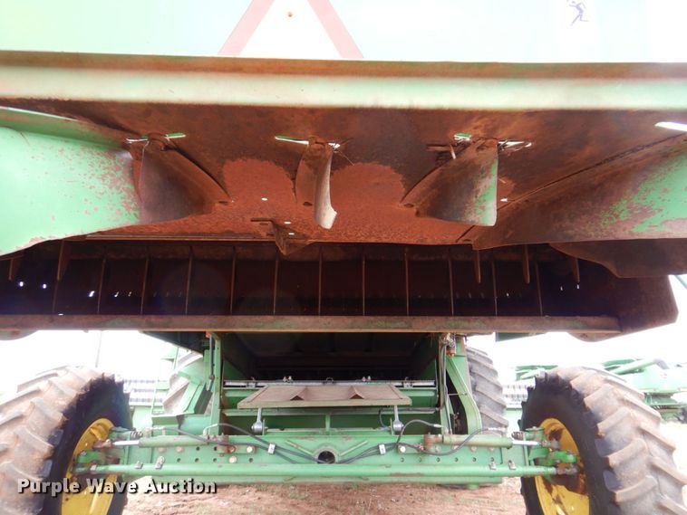 image for item DP3991 1993 John Deere 9600  combine