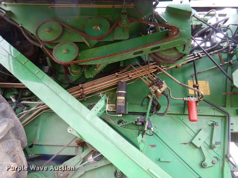 image for item DP3991 1993 John Deere 9600  combine