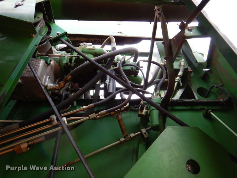 image for item DP3991 1993 John Deere 9600  combine